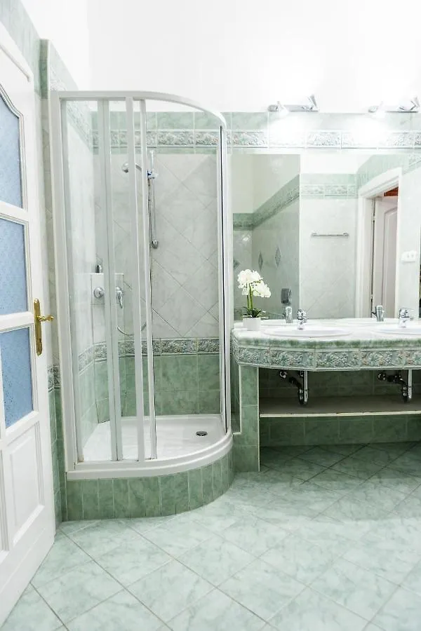 Luxury Downtown 3 Bedroom Apartment By Synagoge With Beautiful View Βουδαπέστη