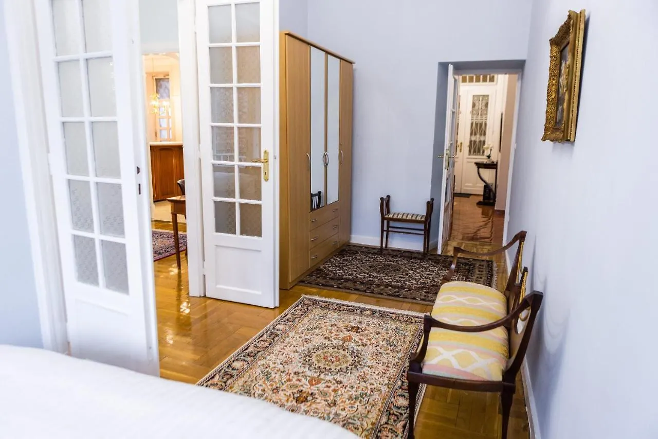 Luxury Downtown 3 Bedroom Apartment By Synagoge With Beautiful View Budapest 0*,