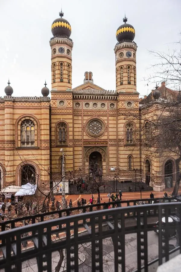 Luxury Downtown 3 Bedroom Apartment By Synagoge With Beautiful View Budapest