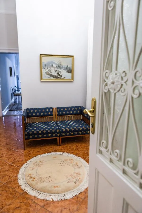 Luxury Downtown 3 Bedroom Apartment By Synagoge With Beautiful View Budapest 0*,  Ungarn