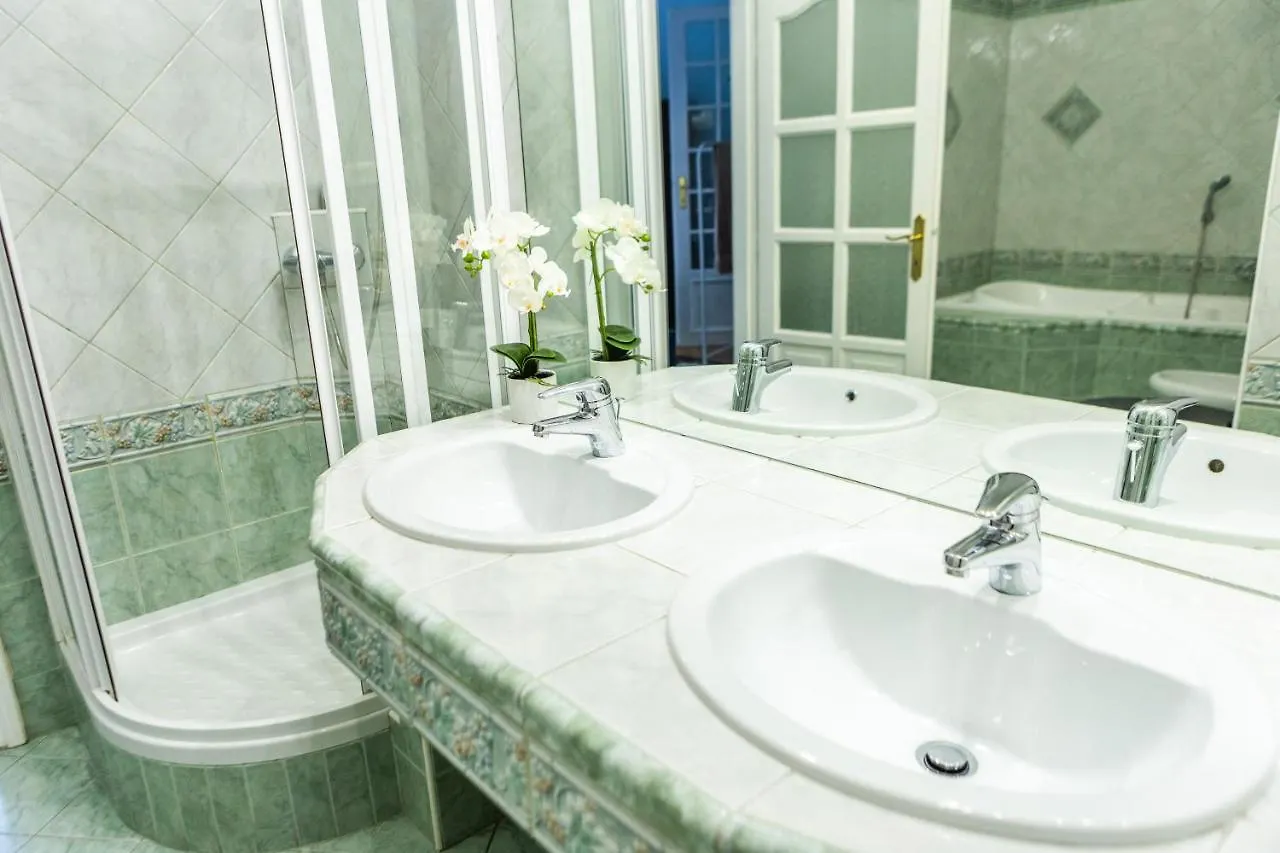 Luxury Downtown 3 Bedroom Apartment By Synagoge With Beautiful View Budapest