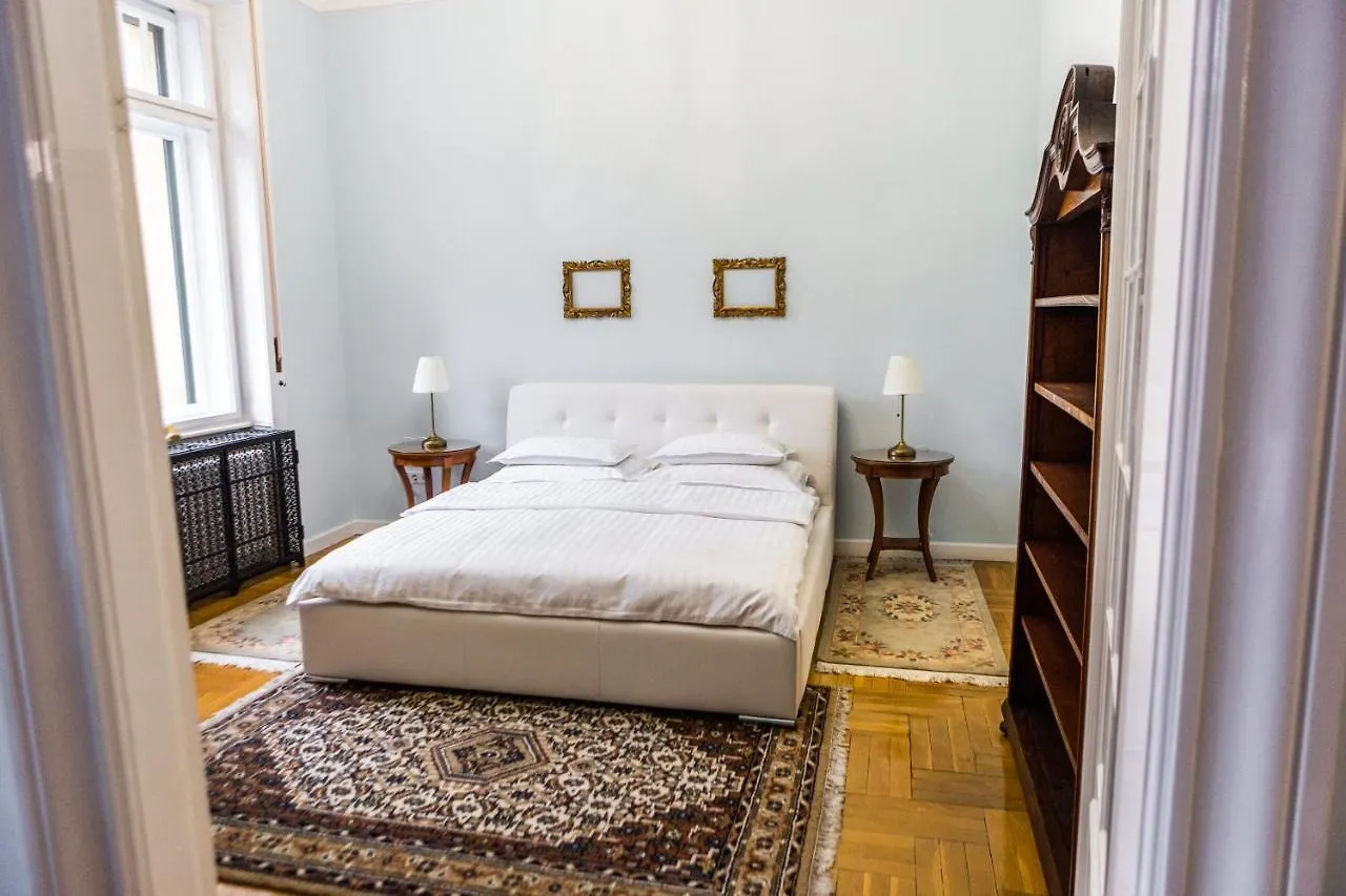 Luxury Downtown 3 Bedroom Apartment By Synagoge With Beautiful View Budapest