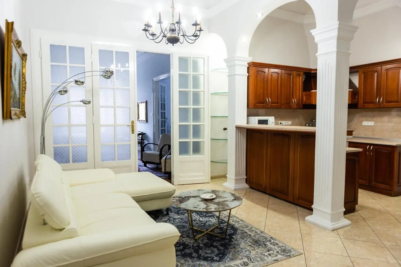 Luxury Downtown 3 Bedroom Apartment By Synagoge With Beautiful View Budapest 0*,