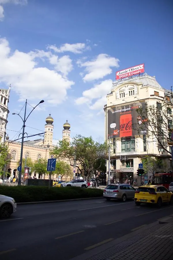 Luxury Downtown 3 Bedroom Apartment By Synagoge With Beautiful View Budapest