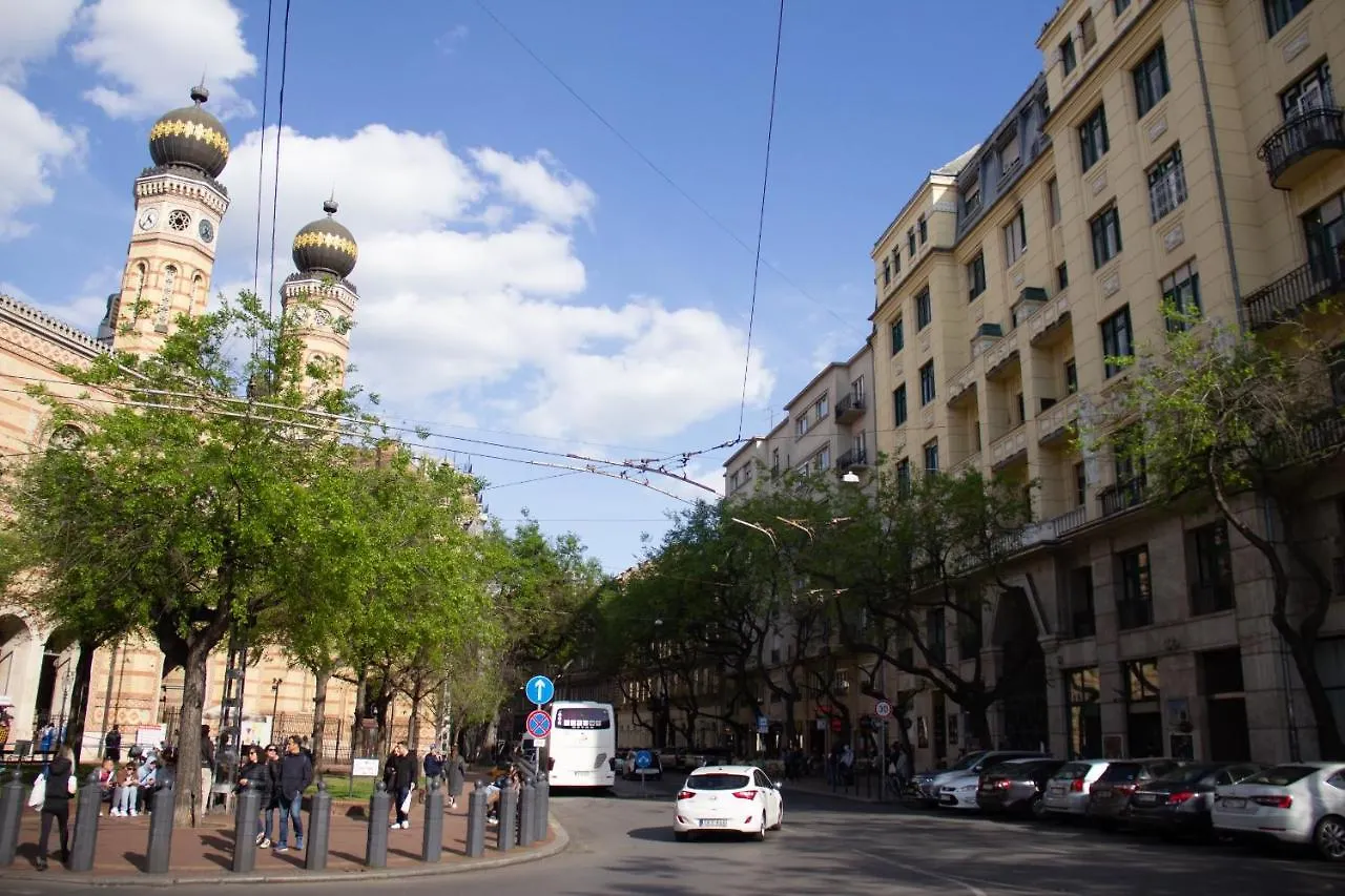 Luxury Downtown 3 Bedroom Apartment By Synagoge With Beautiful View Budapest